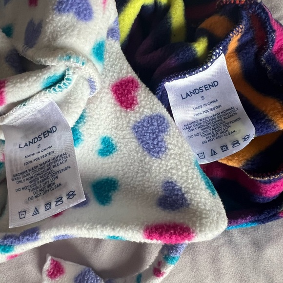 Girls Winter Hat and Gloves - Picture 4 of 4